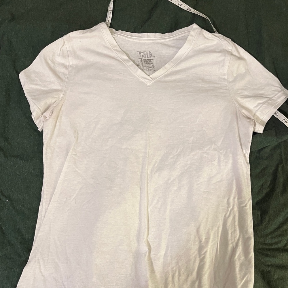 White v neck t shirt